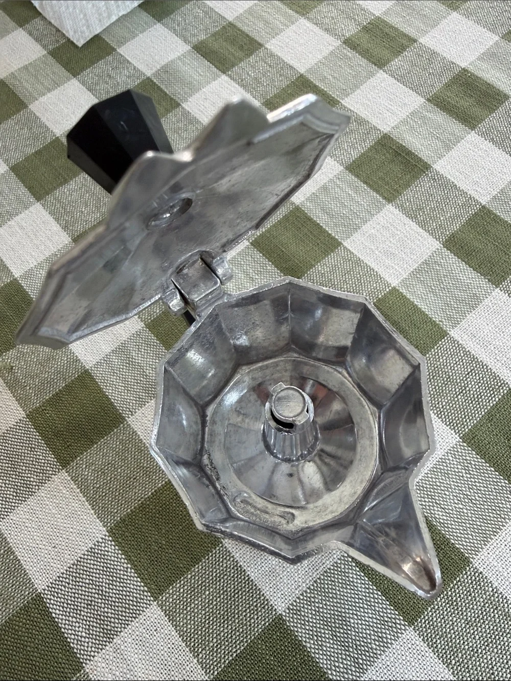 Classic Aluminum Stovetop Moka Pot Coffee Maker — Silver with Black Handle